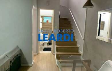 Imagem: A casa possui 2 Dormitórios, 1 Banheiro, 2 Vagas na garagem