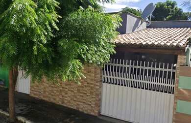 Imagem: A casa possui 2 Dormitórios, 1 Banheiro, 1 Vaga na garagem