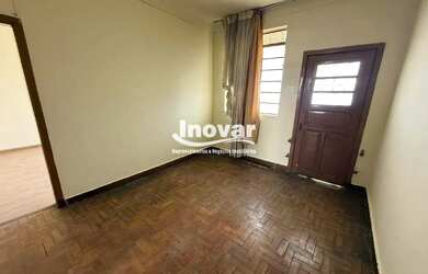 Imagem: A casa possui 3 Dormitórios, 1 Banheiro, 1 Vaga na garagem