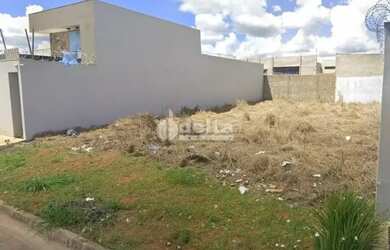 Imagem 2: Terreno disponível para venda 300 m² no bairro Novo Mundo em Uberlândia-MG
