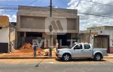 Imagem: A casa possui 1 Dormitório, 2 Banheiros, 240m² de Área e