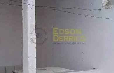 Imagem: A casa possui 2 Dormitórios, 1 Banheiro, 2 Vagas na garagem