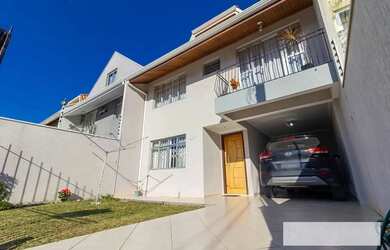 Imagem: A casa possui 3 Dormitórios, 3 Banheiros, 2 Vagas na garagem