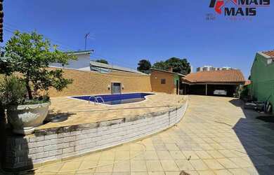 Imagem: A casa à venda possui 3 Dormitórios, 2 Banheiros, 5 Vagas