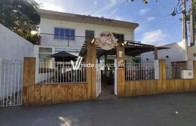 Imagem: A casa possui 4 Dormitórios, 4 Banheiros, 5 Vagas na garagem