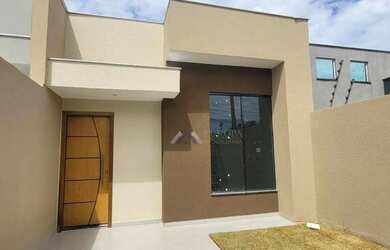 Imagem: A casa possui 2 Dormitórios, 2 Banheiros, 2 Vagas na garagem