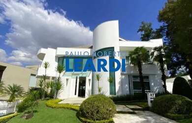 Imagem: A casa em condomínio possui 5 Dormitórios, 5 Banheiros, 5