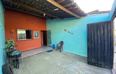 Imagem: A casa possui 2 Dormitórios, 1 Banheiro, 2 Vagas na garagem