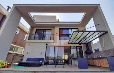 Imagem: A casa em condomínio possui 4 Dormitórios, 5 Banheiros, 3