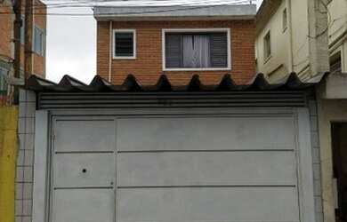 Imagem: A casa possui 3 Dormitórios, 3 Banheiros, 240m² de Área