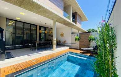 Imagem: A casa em condomínio possui 4 Dormitórios, 3 Banheiros, 3