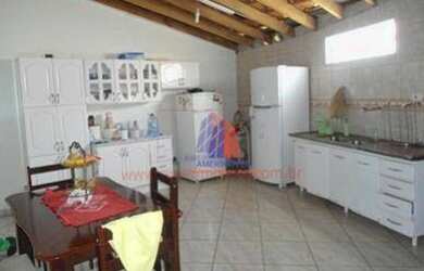 Imagem: A casa possui 3 Dormitórios, 3 Banheiros, 3 Vagas na garagem