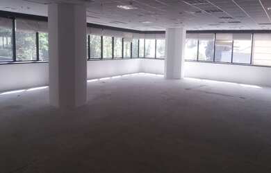 Imagem: O depósito possui 5 Vagas na garagem, 508m² de Área e está