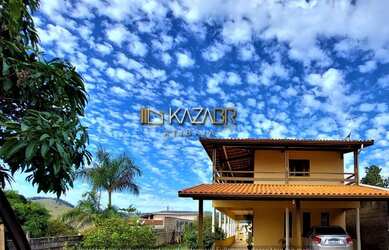 Imagem: A casa possui 3 Dormitórios, 4 Banheiros, 5 Vagas na garagem