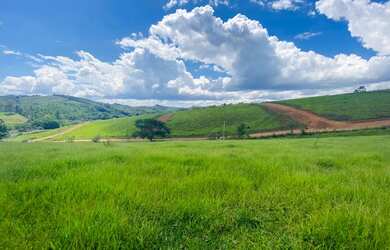 Imagem: O terreno possui 600m² de Área e está localizado em Centro