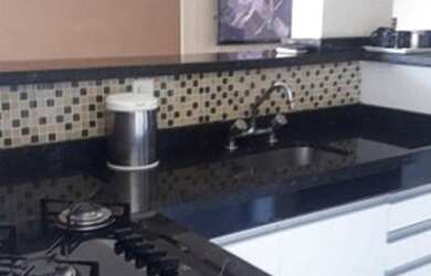 Imagem: O apartamento possui 2 Dormitórios, 1 Banheiro, 1 Vaga na garagem