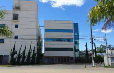 Imagem: O depósito possui 5 Vagas na garagem, 36000m² de Área e está