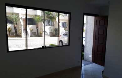 Imagem: A casa possui 2 Dormitórios, 3 Banheiros, 2 Vagas na garagem