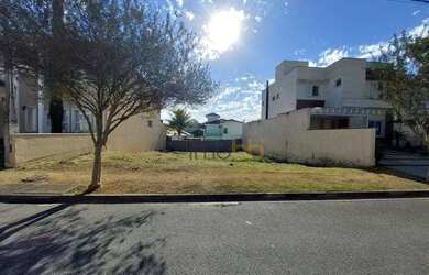 Imagem: O terreno possui 350m² de Área e está localizado em Vila