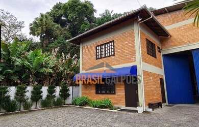 Imagem: O depósito possui 4 Vagas na garagem, 1.178m² de Área e