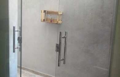 Imagem: A casa possui 3 Dormitórios, 1 Banheiro, 5 Vagas na garagem