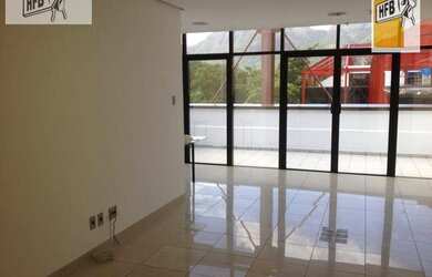 Imagem: O depósito possui 1 Vaga na garagem e 53m² de Área e está