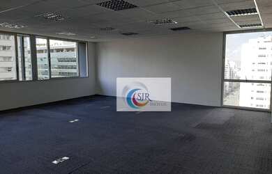 Imagem: O depósito para alugar possui 5 Vagas na garagem e 400m² de