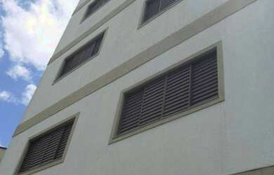 Imagem: O apartamento possui 3 Dormitórios, 1 Banheiro, 2 Vagas na