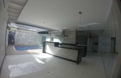 Imagem: A casa em condomínio possui 4 Dormitórios, 5 Banheiros, 5