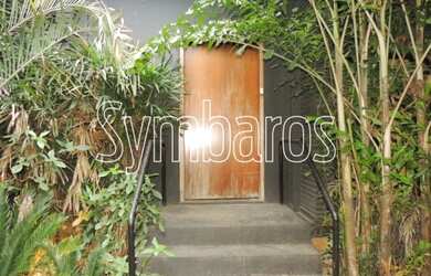 Imagem: O depósito possui 5 Vagas na garagem e 2500m² de Área e está