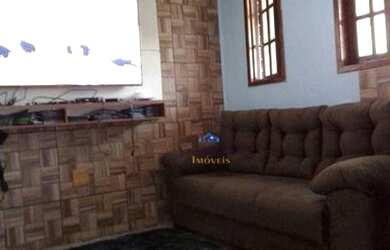 Imagem: A casa possui 3 Dormitórios, 2 Banheiros, 1 Vaga na garagem