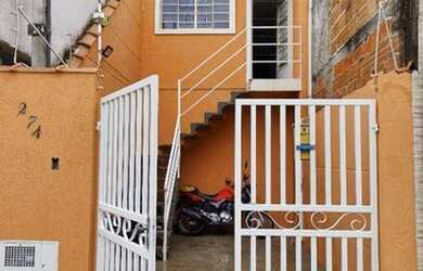 Imagem: A casa possui 2 Dormitórios, 1 Banheiro, 1 Vaga na garagem