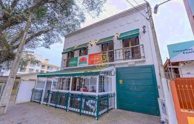 Imagem: A casa possui 3 Dormitórios, 5 Banheiros, 3 Vagas na garagem