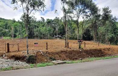 Imagem: O terreno possui 7.877m² de Área e está localizado em Gramado