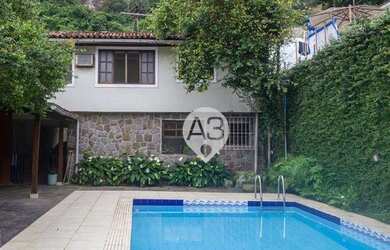 Imagem: A casa em condomínio possui 4 Dormitórios, 2 Banheiros, 3