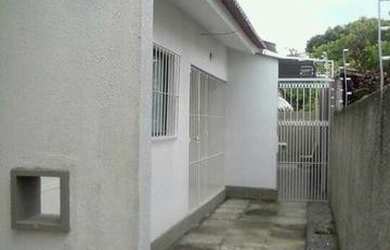 Imagem: A casa possui 3 Dormitórios, 2 Banheiros, 1 Vaga na garagem