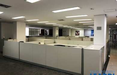 Imagem: O depósito possui 5 Vagas na garagem e 500m² de Área e está