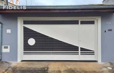 Imagem: A casa possui 2 Dormitórios, 1 Banheiro, 2 Vagas na garagem