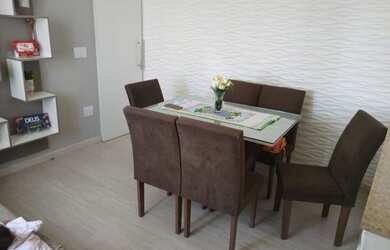 Imagem: A casa possui 2 Dormitórios, 1 Banheiro, 2 Vagas na garagem