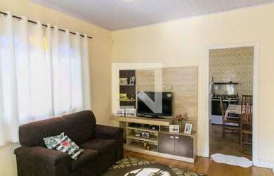 Imagem: A casa possui 3 Dormitórios, 1 Banheiro, 5 Vagas na garagem