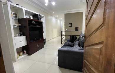 Imagem: A casa possui 3 Dormitórios, 3 Banheiros, 3 Vagas na garagem