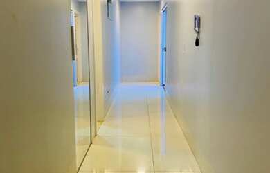 Imagem: A casa possui 3 Dormitórios, 4 Banheiros, 3 Vagas na garagem