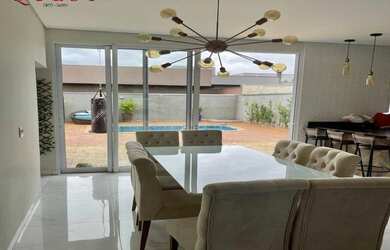 Imagem: A casa em condomínio possui 3 Dormitórios, 4 Banheiros, 4