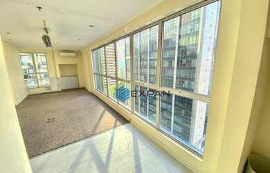 Imagem: O depósito possui 1 Vaga na garagem, 32m² de Área e está