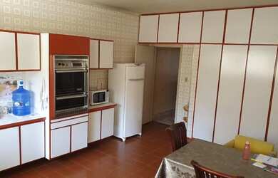 Imagem 2: Sobrado de Esquina. Varanda, 268m² de Área, 4 Vagas na garageme3 Dormitórios