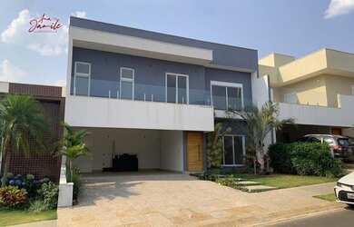 Imagem: A casa em condomínio possui 3 Dormitórios, 3 Banheiros, 280m²