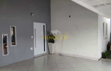 Imagem: A casa possui 3 Dormitórios, 2 Banheiros, 2 Vagas na garagem