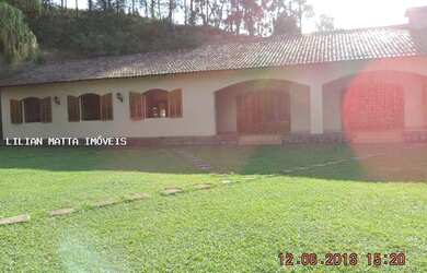 Imagem: A casa possui 5 Dormitórios, 4 Banheiros, 4 Vagas na garagem