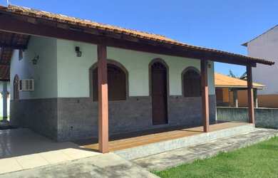 Imagem: A casa possui 2 Dormitórios, 1 Banheiro, 3 Vagas na garagem