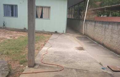 Imagem: A casa possui 2 Dormitórios, 1 Banheiro, 5 Vagas na garagem